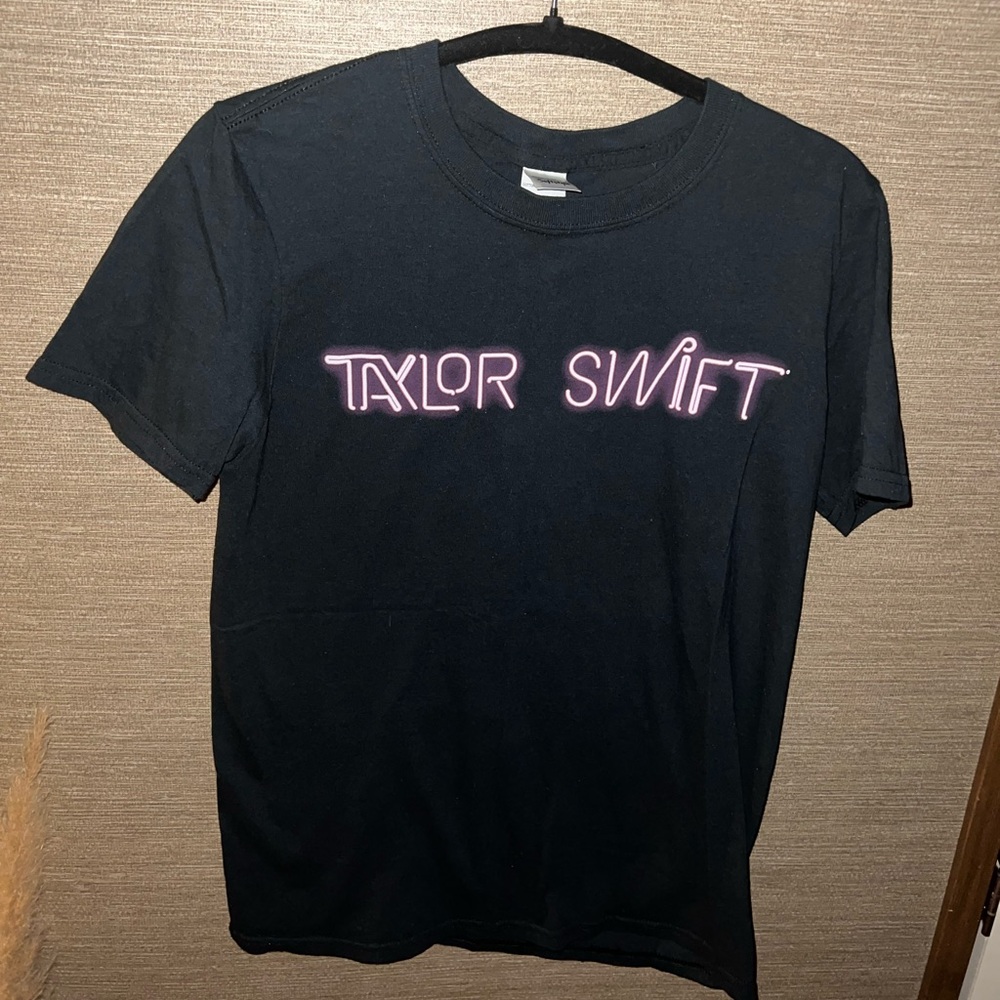 Taylor Swift The 1989 World Tour Black T-Shirt Concert Merch Adult Women’s Small - Picture 1 of 8